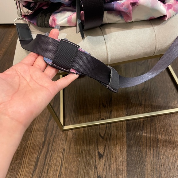 SOLD!!!🎉 Lululemon urban warrior duffle - Picture 3 of 9